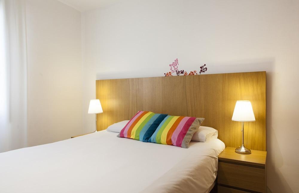 Las Ramblas Pasaje Bacardi Apartments Barcelona Bagian luar foto